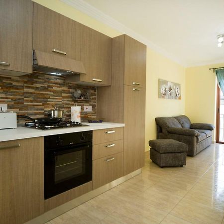 Sliema Duplex 1 Bedroom Apartment With 2 Bathrooms- Sleep 4 Bagian luar foto