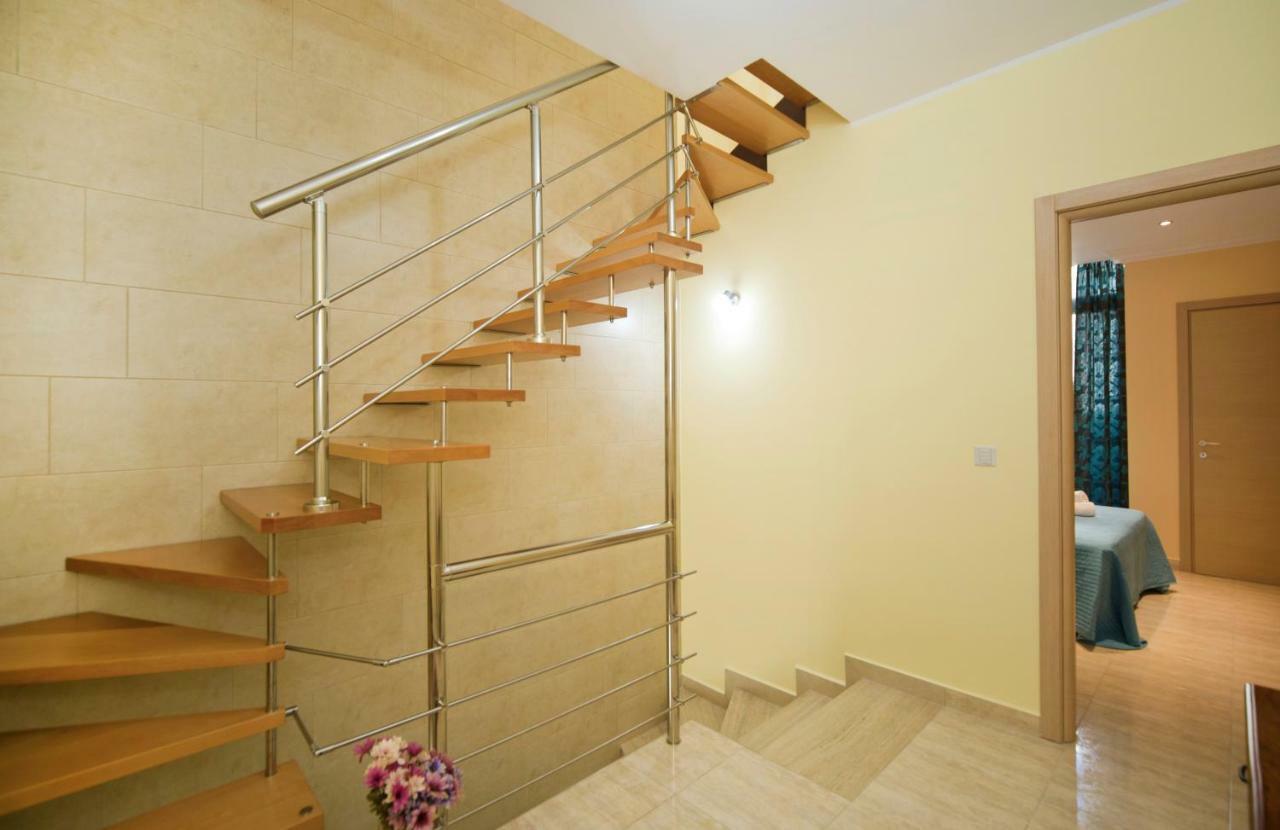 Sliema Duplex 1 Bedroom Apartment With 2 Bathrooms- Sleep 4 Bagian luar foto