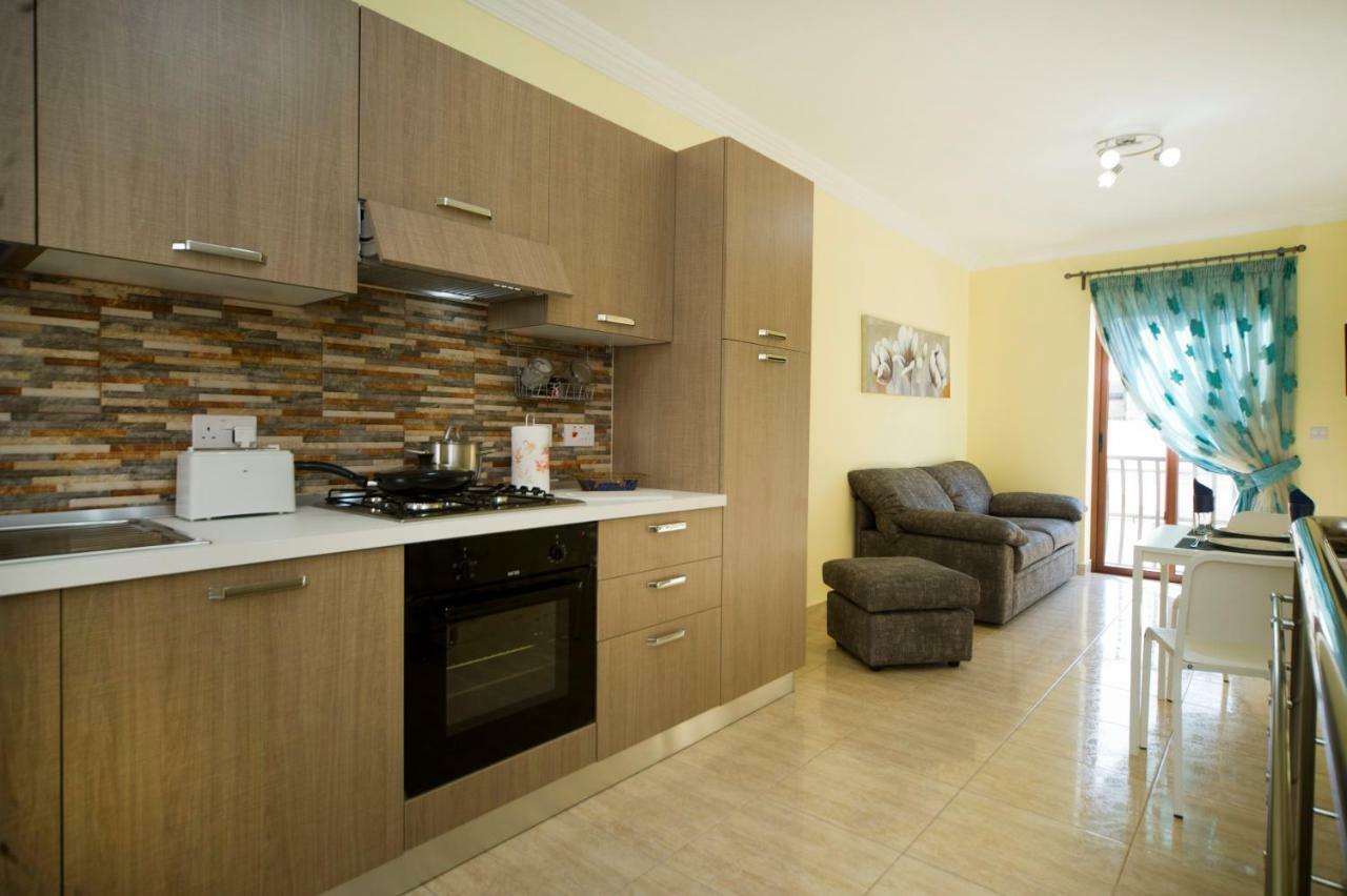 Sliema Duplex 1 Bedroom Apartment With 2 Bathrooms- Sleep 4 Bagian luar foto