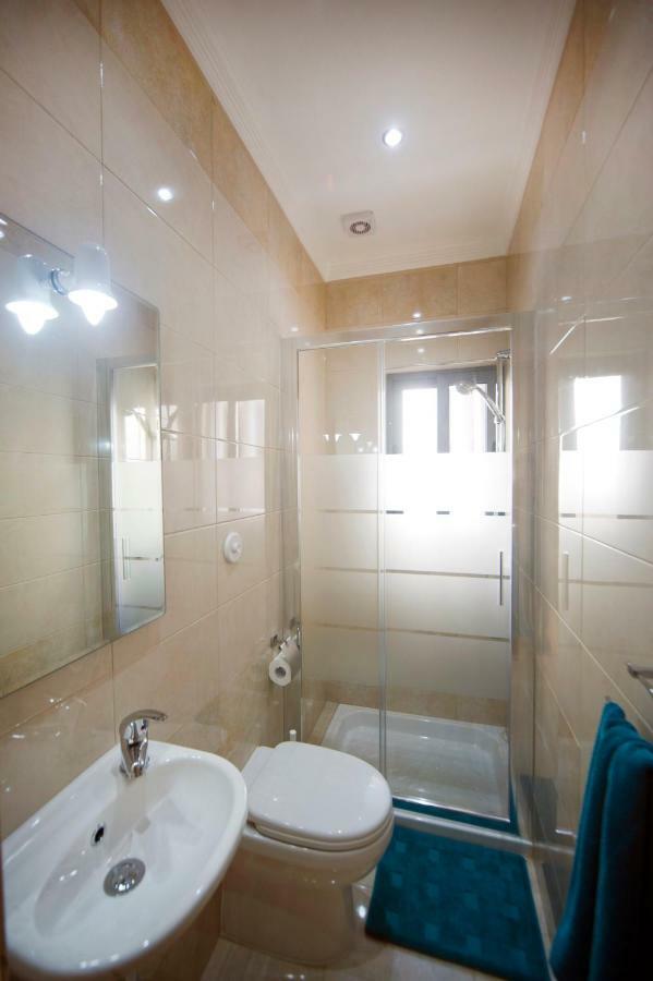 Sliema Duplex 1 Bedroom Apartment With 2 Bathrooms- Sleep 4 Bagian luar foto
